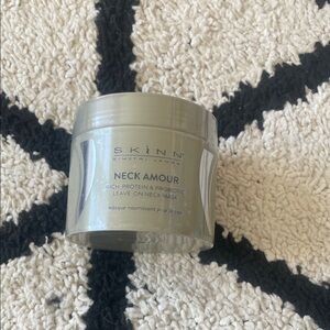 Skinn Neck Amour Rich-Protein & Probiotic Leave-On Neck Mask